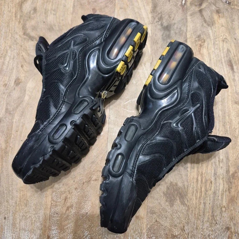 Nike Air Max Plus Kids Size 6.5Y Black Good